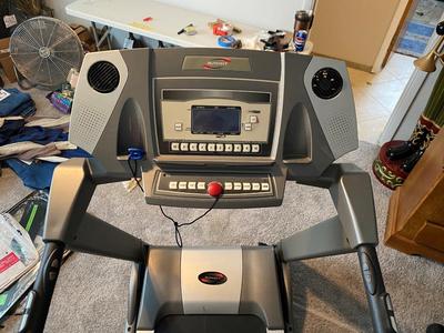 REALLY NICE SPIRIT TREADMILL