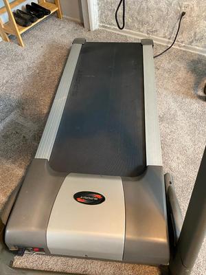 REALLY NICE SPIRIT TREADMILL