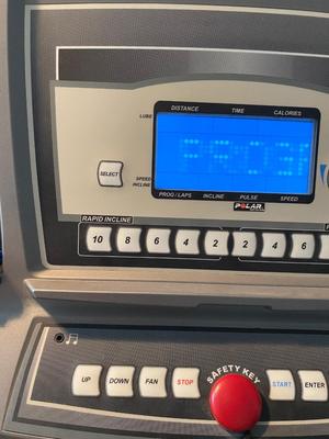 REALLY NICE SPIRIT TREADMILL