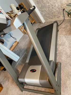 REALLY NICE SPIRIT TREADMILL
