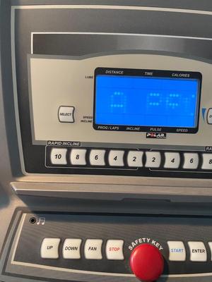 REALLY NICE SPIRIT TREADMILL