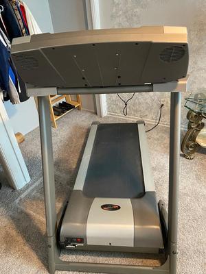 REALLY NICE SPIRIT TREADMILL