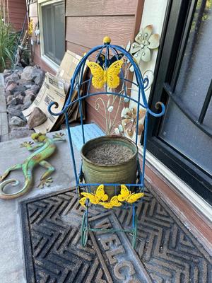 YARD ART