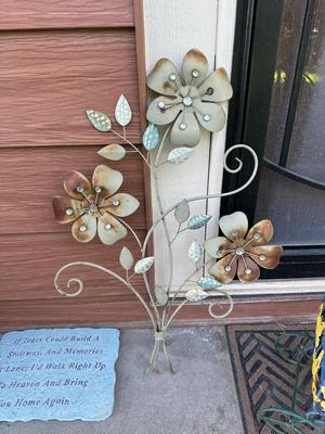 YARD ART