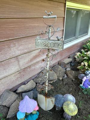 METAL WELCOME SIGN AND OTHER YARD ART