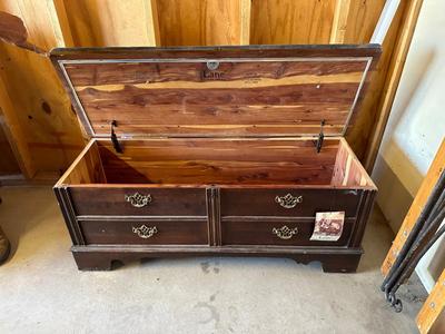 LANE CEDAR LINED HOPE CHEST
