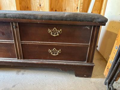 LANE CEDAR LINED HOPE CHEST