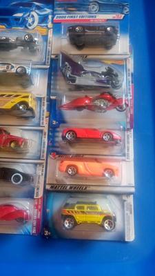 LOT 27 - 12 HOT WHEELS CARS