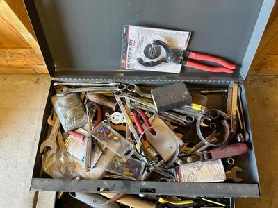 CRAFTSMAN TOOL CHEST FULL OF HAND TOOLS