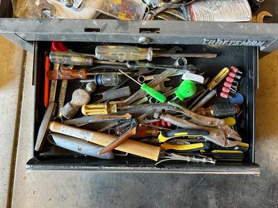 CRAFTSMAN TOOL CHEST FULL OF HAND TOOLS