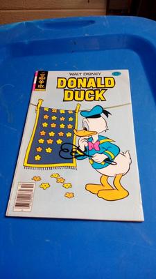 LOT 28 - DONALD DUCK COMIC BOOK