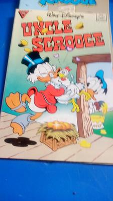 LOT 31 - 3 VINTAGE UNCLE SCROOGE COMIC BOOKS