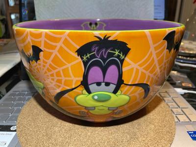 Vintage Disney Original Halloween Bowl in VG Preowned Condition.