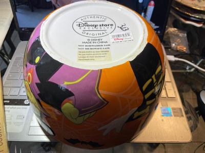 Vintage Disney Original Halloween Bowl in VG Preowned Condition.