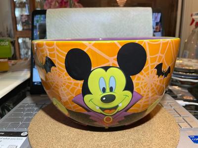 Vintage Disney Original Halloween Bowl in VG Preowned Condition.
