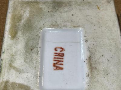 Chinese Republic Period Famille Verte Porcelain 1-Time Hinged Lidded Trinket Box w/Many Stress Cracks as Pictured.
