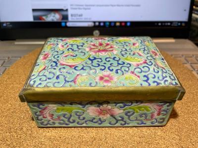 Chinese Republic Period Famille Verte Porcelain 1-Time Hinged Lidded Trinket Box w/Many Stress Cracks as Pictured.