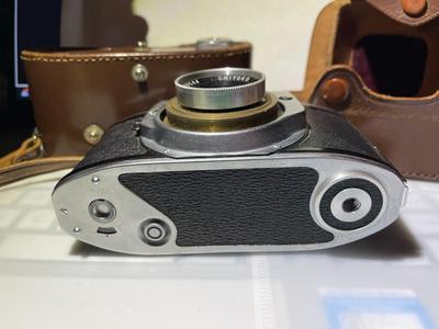 Vintage Mid-Century Minolta 35mm Camera in Good Preowned Condition as Pictured. (Un-Tested).