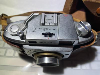 Vintage Mid-Century Minolta 35mm Camera in Good Preowned Condition as Pictured. (Un-Tested).