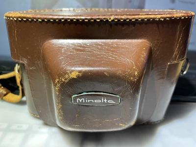 Vintage Mid-Century Minolta 35mm Camera in Good Preowned Condition as Pictured. (Un-Tested).