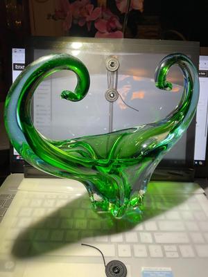 Vintage Mid-Century Modern Emerald Green Murano Art Glass Vase/Decor 10" Wide x 8" Tall in VG Preowned Condition. (No Sticker).