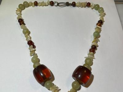 Vintage Asian 18" Beaded Necklace w/Jade/Jadeite Pendant in Good Preowned Condition.