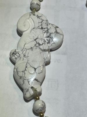 Vintage Asian HOWLITE Bead 30" Fashion Necklace w/Carved Howlite Fish in Good Preowned Condition as Pictured.