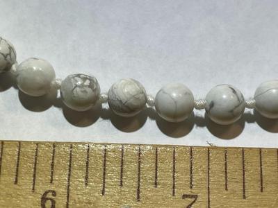 Vintage Asian HOWLITE Bead 30" Fashion Necklace w/Carved Howlite Fish in Good Preowned Condition as Pictured.