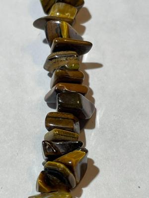 Vintage Tiger's Eye 34" Chip Bead Fashion Necklace in Very Good Preowned Condition as Pictured.