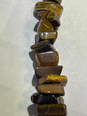 Vintage Tiger's Eye 34" Chip Bead Fashion Necklace in Very Good Preowned Condition as Pictured.