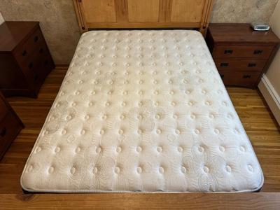 RUSTIC HACIENDA STYLE QUEEN BED WITH A SLEEP NUMBER MATTRESS SET