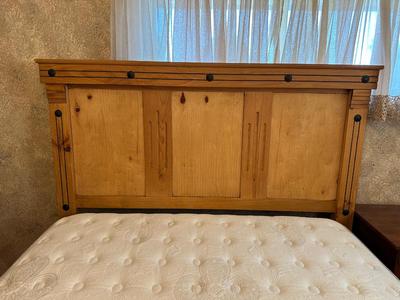 RUSTIC HACIENDA STYLE QUEEN BED WITH A SLEEP NUMBER MATTRESS SET