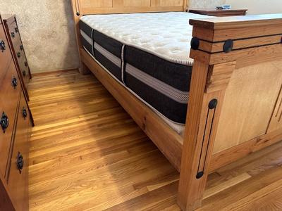 RUSTIC HACIENDA STYLE QUEEN BED WITH A SLEEP NUMBER MATTRESS SET