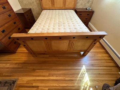 RUSTIC HACIENDA STYLE QUEEN BED WITH A SLEEP NUMBER MATTRESS SET