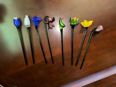 8 GLASS FLOWERS