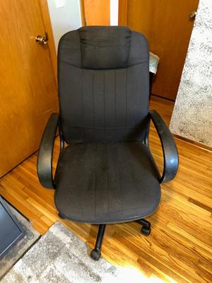 L SHAPED COMPUTER DESK WITH HUTCH PLUS CHAIR AND OFFICE SUPPLIES