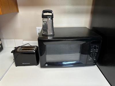 GE MICROWAVE, TOAST MASTER TOASTER AND GRATER