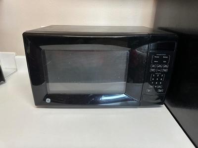 GE MICROWAVE, TOAST MASTER TOASTER AND GRATER