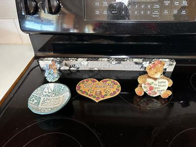 KNICK KNACKS AND WALL DECOR