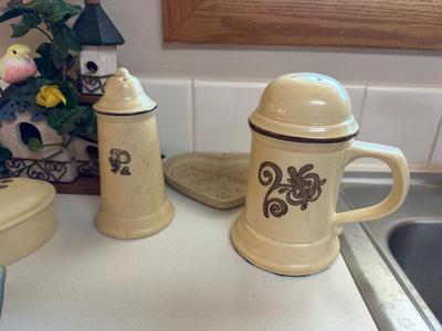 DECORATIVE BIRD HOUSE, PFALTZGRAFF PIECES & PAMPERED CHEF MOLDS
