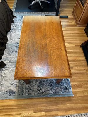 LIFT COFFEE TABLE WITH SOME LOSS OF FINISH TO THE TOP