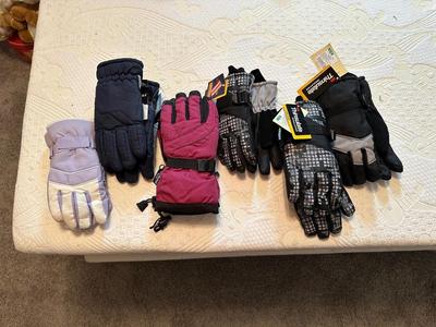 WINTER GLOVES