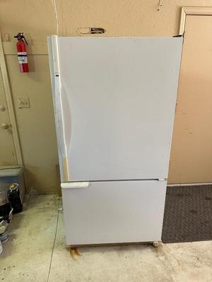AMANA REFRIGERATOR W/BOTTOM FREEZER