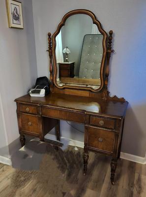 Lovely vintage Dressing Table with Mirror