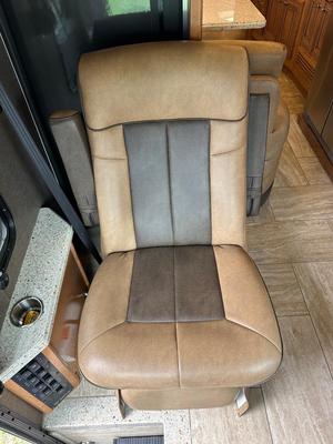 2016 TUSCANY XTE MOTOR COACH WITH ALL THE BELLS AND WHISTLES