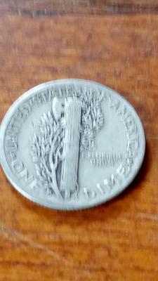 LOT 62 - 1943-D MERCURY DIME