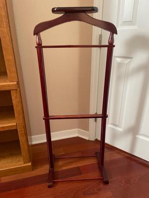 Lot 255 Valet Suit Rack