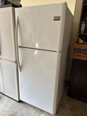 Frigidaire Top Freezer Refrigerator
