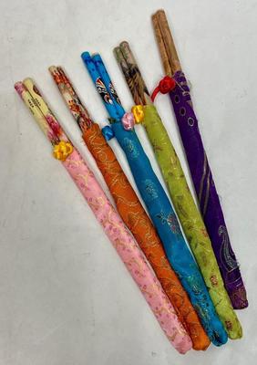 5 sets of chopsticks in fabric Holders of various colors