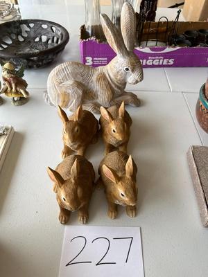 5 Rabbits Statue Décor